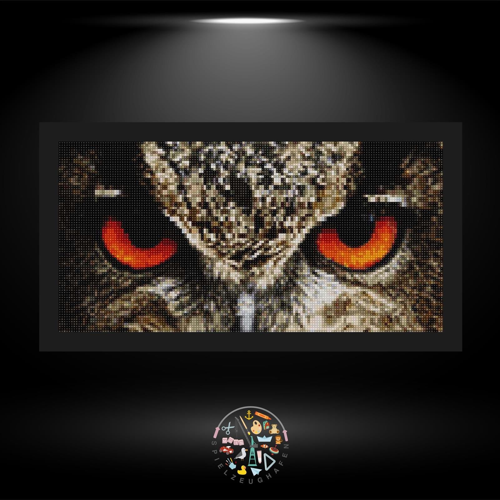 Eule mit leuchtenden Augen - Quadratisch von Spielzeughafen