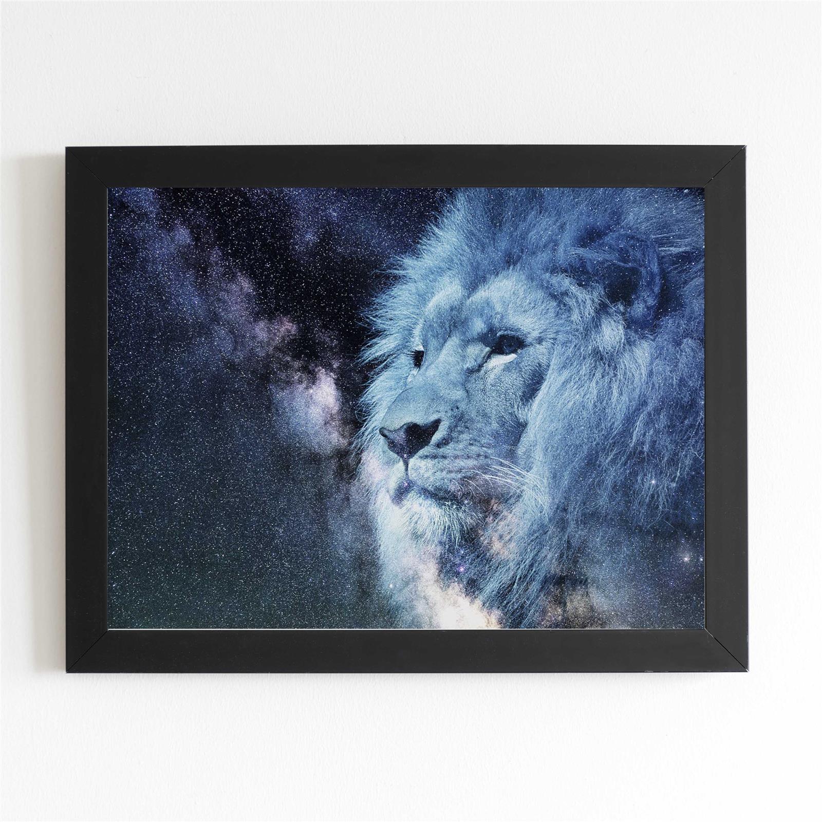 Lion at Night - Quadratisch von Spielzeughafen