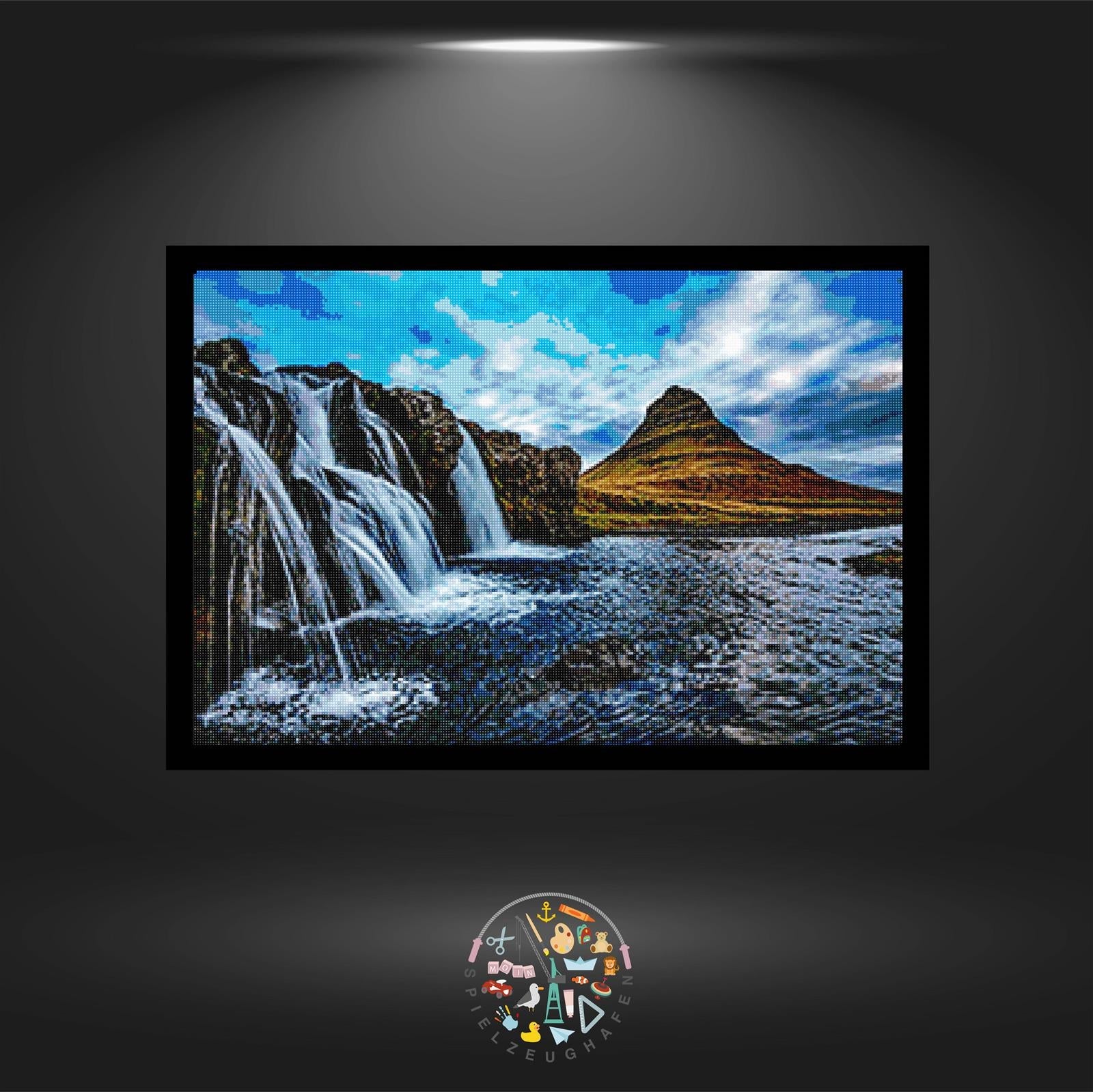 Calming Waterfall - Quadratisch von Spielzeughafen