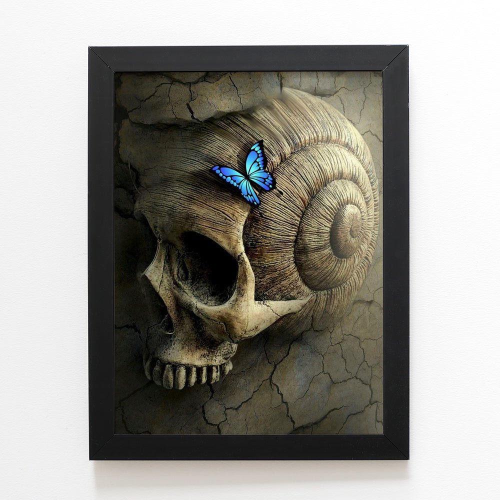 Totenkopf mit Schmetterling - Quadratisch von Spielzeughafen